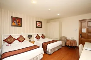 Mountain Town Hotel - Image 5