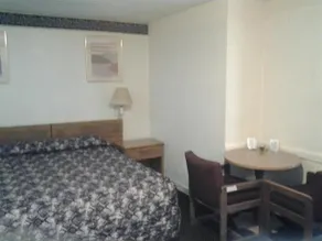Budget Motel - Image 3