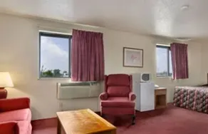 Super Inn by OYO Lansing MI - Image 3