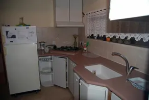 Acre Garden Cabin - Image 3