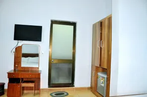 Authentic Cat Ba Hotel 2 - Image 4