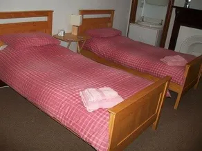 The Elms Guest House - Image 4