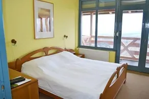 Hilltop Borhotel - Image 5