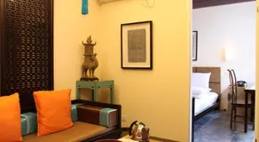 China Lounge Courtyard Boutique - Image 5