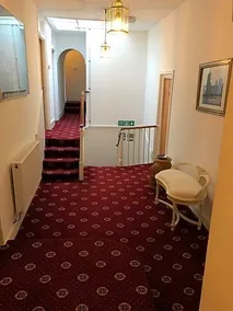 The Sundowner Hotel - Image 5
