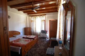 The Pine Palace - Image 3