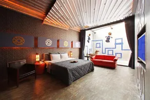 Eighth Platform Motel - Image 4