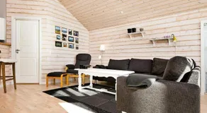 Holiday home with barbeque, garden & terrace - Image 4