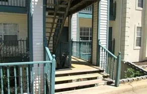 Screen Porch View-4 Steps-Pointe Royale - Image 5