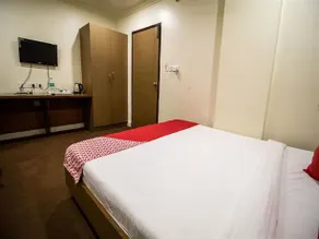 Imax Inn by OYO Rooms - Image 3