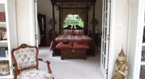 Shakespeare's Wilderness Chalet - Image 2