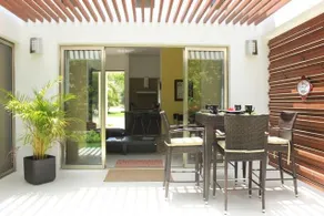 Townhouse with Private Rooftop and Jetted Tub - Image 2