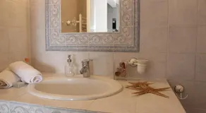 Pinehouse King Suite - Image 2