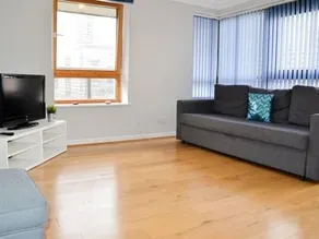 Spacious 2-Bedroom Apartment with Full Wheelchair Access in London - Image 3