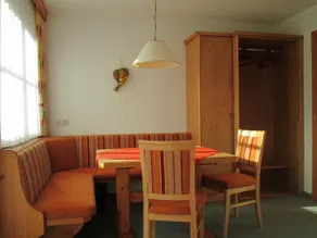 Haus Heel - Image 3