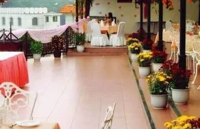 East Lake Hotel - Image 3