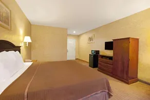 Howard Johnson Express Inn Bronx - Image 4