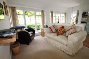 Priory Thatch Cottage - Image 3