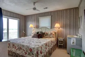 Paper Chase 4 Br home by RedAwning - Image 2
