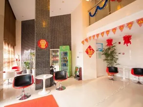 Feichang Yinxiang Fashion Hotel - Image 4