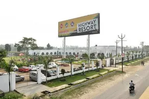 Highway Resort With Swimming pool & Spa - Image 1