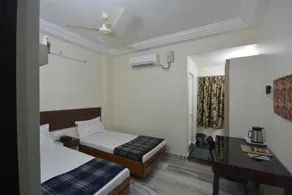 Hotel Sri Uma International - Image 5