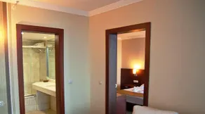 Ring Beach Hotel - Image 2