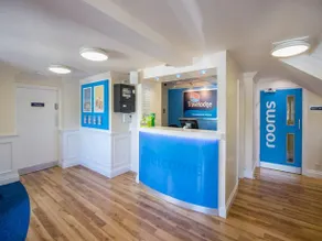 Travelodge Portsmouth - Image 2