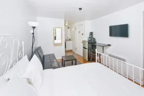 Gramercy Park Apartments - Image 4