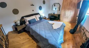 Moonstone Traditional House - Image 2