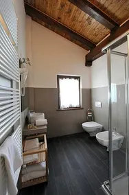 Hosquet Lodge - Image 2