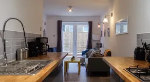 Contemporary Two bedroom two bathroom apartment - Image 5