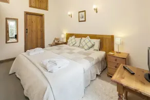 Uppergate Farmhouse - Image 3