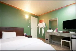 H Motel - Image 5