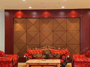 Huagang Holiday Hotel - Image 3