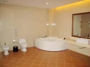 Artland Peninsula Hotel - Image 2