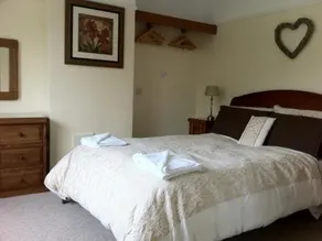 Charnwood Guesthouse - Image 3