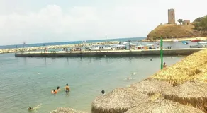 House in Front of the Sea - Image 3