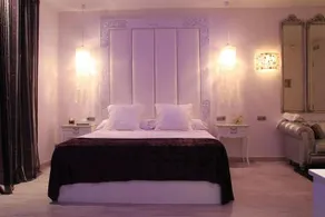 Romantic Barcelona Apartment - Image 2