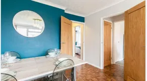 Gayton Court 2-Bedroom Flat in the Centre of Reigate - Image 4