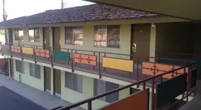 Tropics Motor Hotel - Image 4