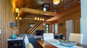 Lakeside wood cottage - Image 5