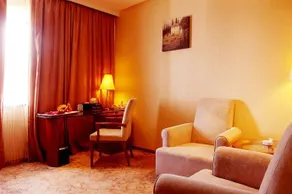 Richful Green Hotel - Image 5