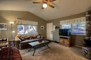 Hibernation Hideaway- Inside Yosemite- Dog Friendly - Image 2