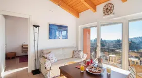 Bright Apartment Como Cavallasca - Image 4