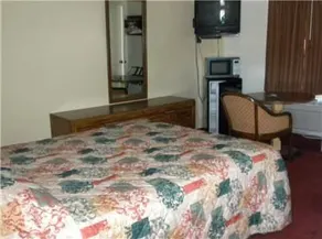 El Rancho Inn & Suites - Image 5