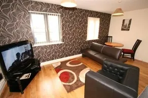 St Pauls Apartments by Roomsbooked - Image 3
