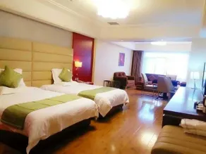 K Raphael Hotel - Image 4
