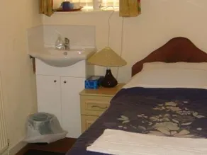 Glendale Guesthouse - Image 4