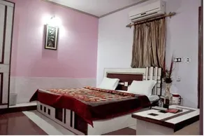 Hotel Red Inn - Image 4